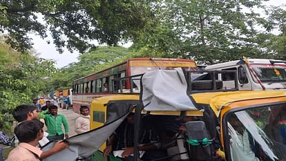 Dumper drivers blocked the highway in Budaun