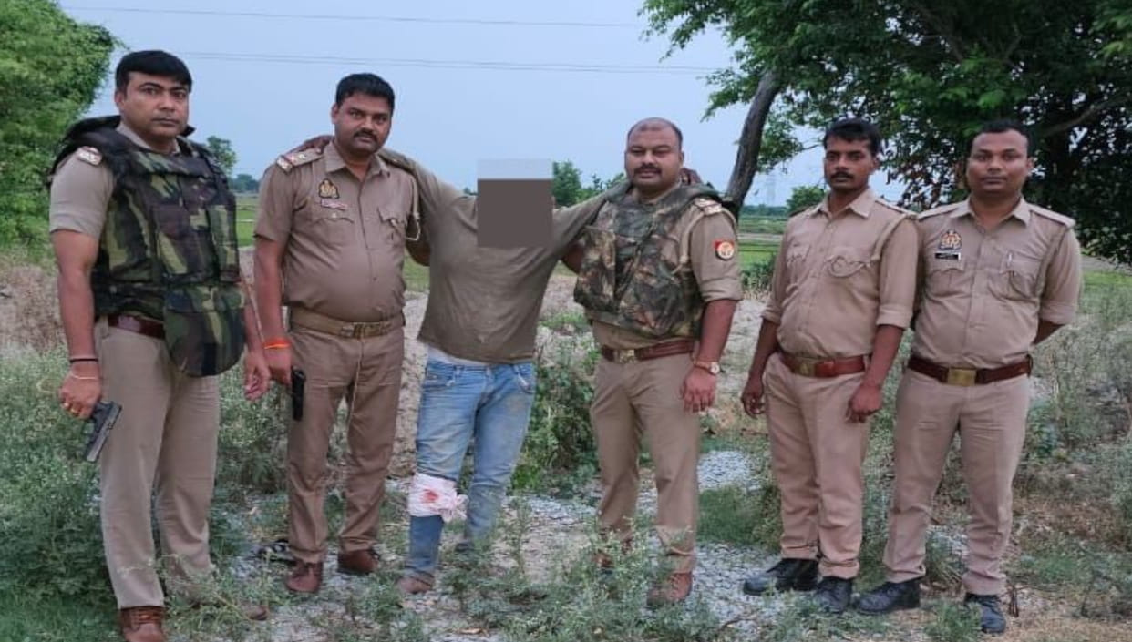 Kushinagar police has arrested three animal smugglers, one got injured in the encounter