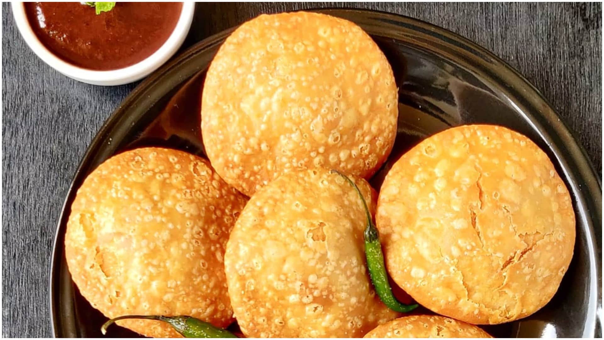 मटर की कचौरी