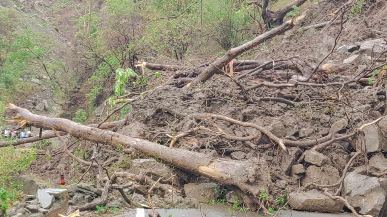 Heavy rain in Uttarakhand many Kanwar pilgrims stranded in Madhyamaheshwar heavy damage in Yamunotri Dham