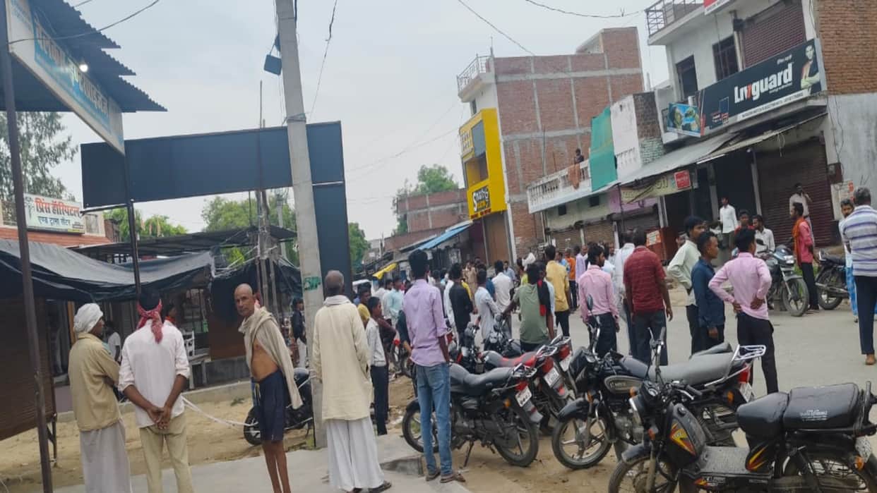 Patient died due to negligence of doctors, family members created ruckus, blocked roads