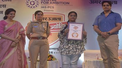 Students delighted after being honoured in Amar Ujala meritorious award ceremony in Agra