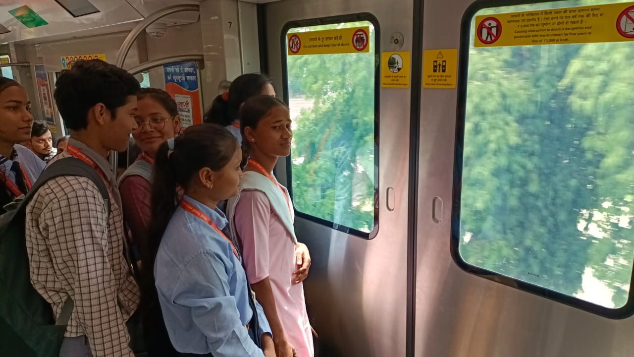 Medhavi Samman Samaroh: students travel in Lucknow Metro.