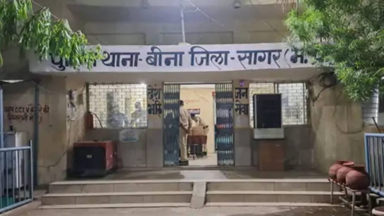 Sagar Crime Made video teenager while she was bathing was blackmailing and raping four years case registered