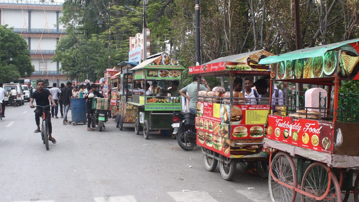 three hundred carts are around the Varanasi Municipal Corporation office