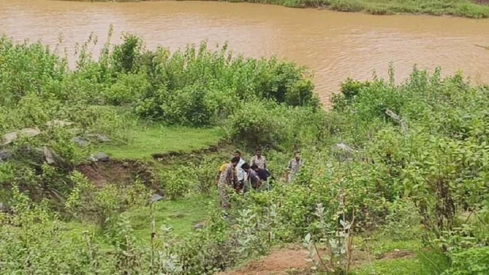 Body of a youth found under the bridge in Narangi river in Kondagaon