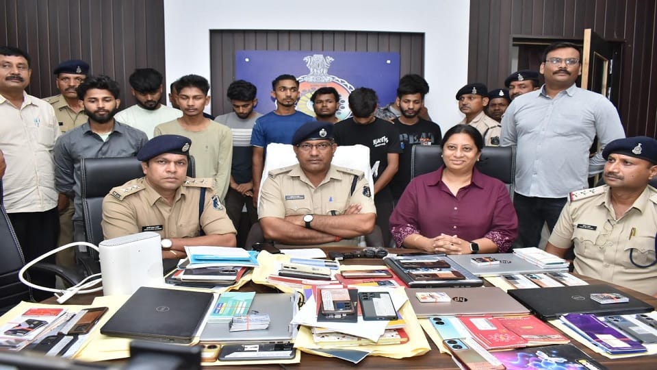 Online betting gang busted, 10 people arrested