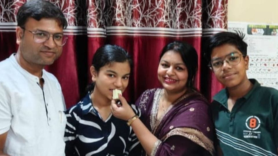 Shivanshi Goyal got scooty in lucky draw of Amar Ujala