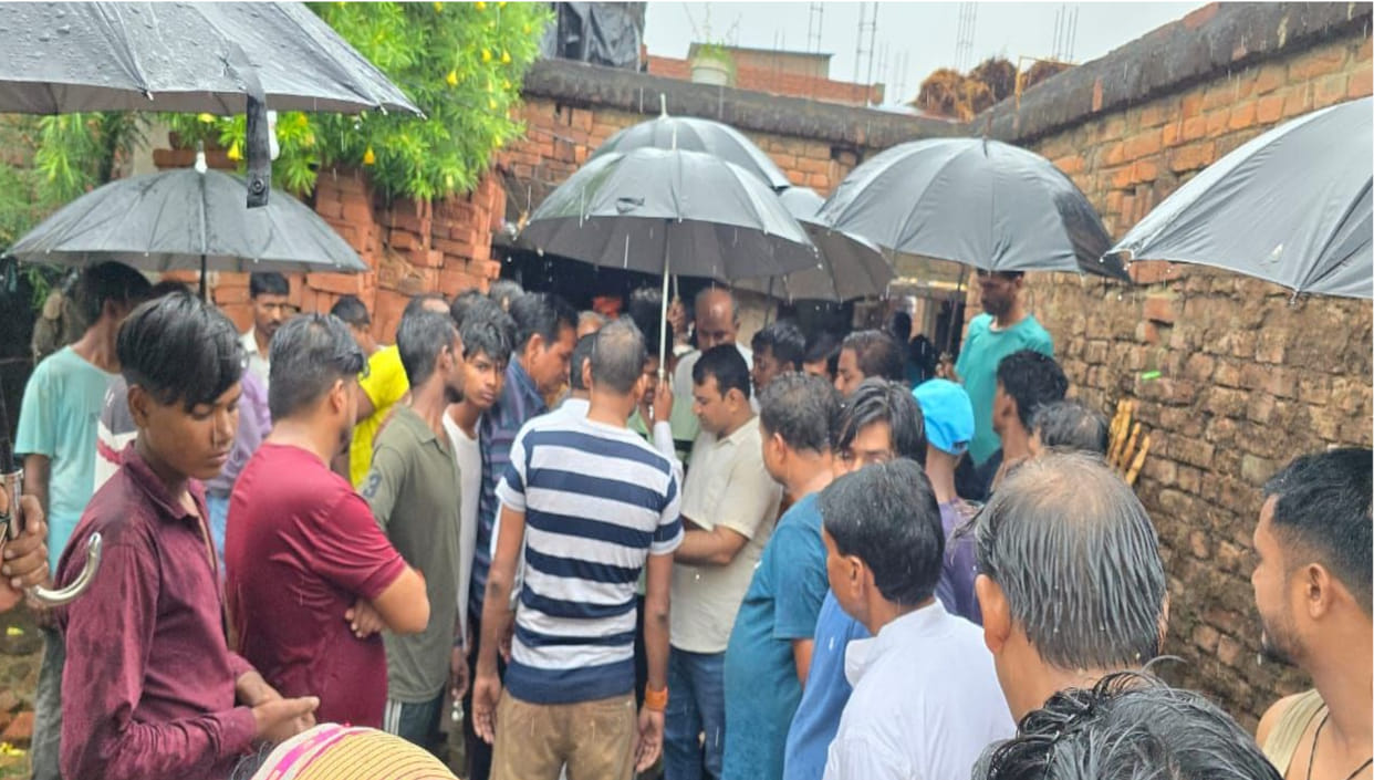 A farmer died after being struck by lightning in Siddharthnagar
