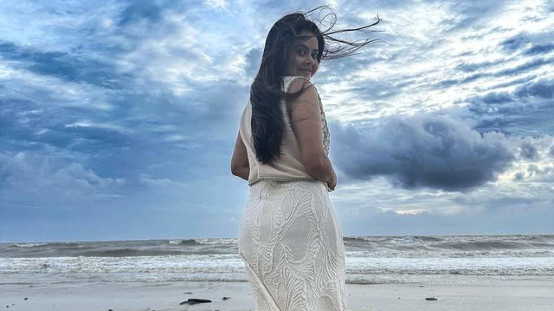 Devoleena Bhattacharjee slam Dalljiet Kaur husband Nikhil Patel was spotted with his girlfriend