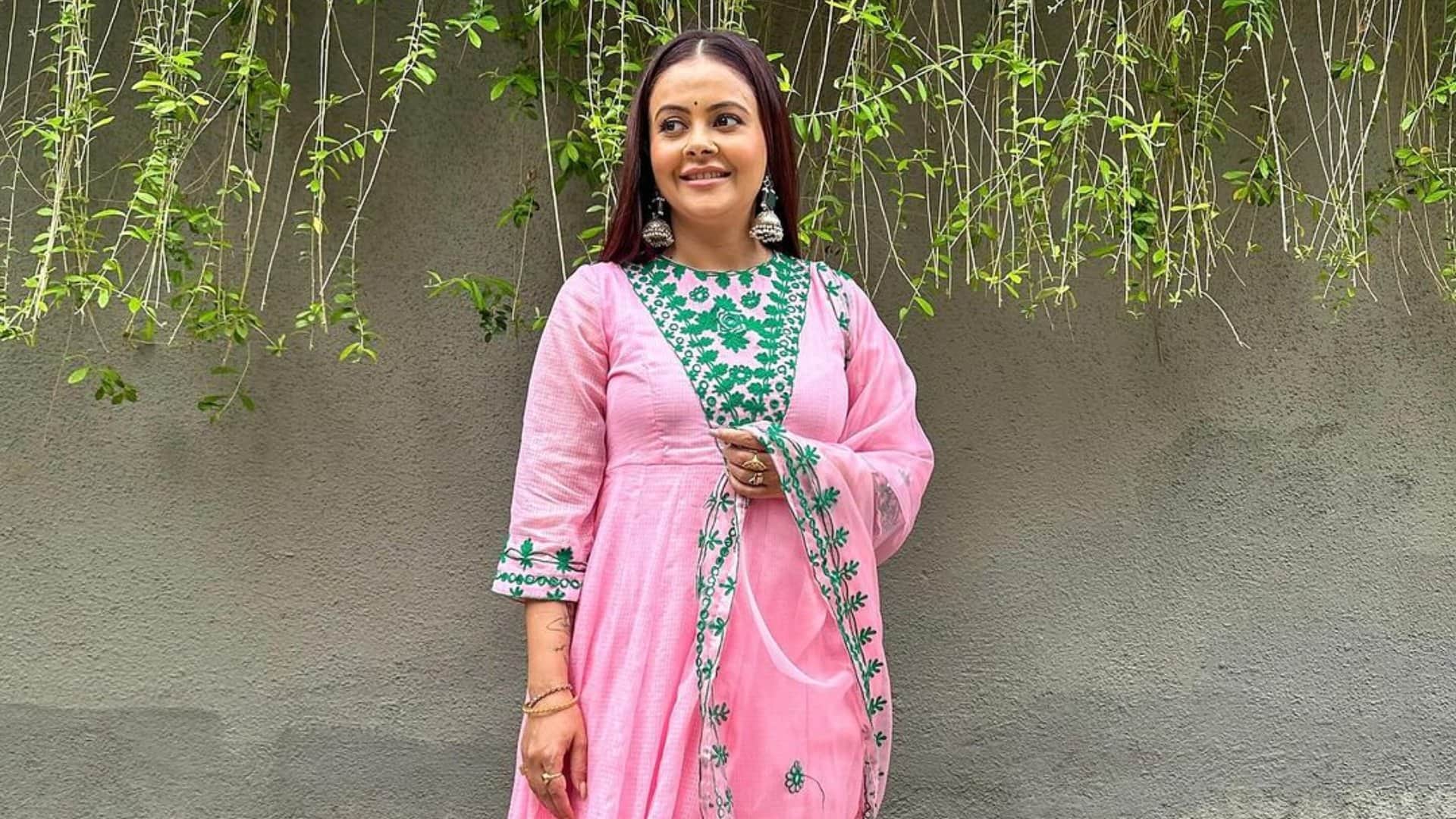 rupali ganguly to hina khan tina dutta tv actresses lashes out on pakistani followers