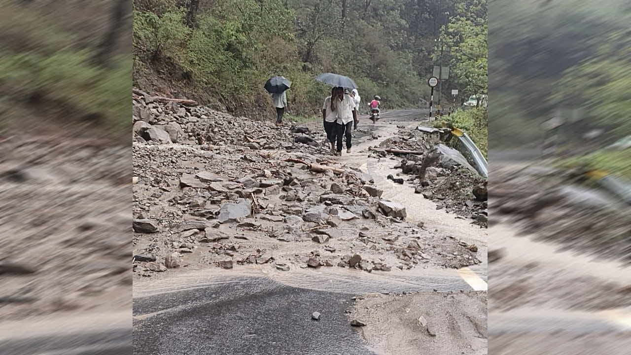 Uttarakhand Rain Vehicle buried under debris  four people injured missing highway closed in Kotdwar