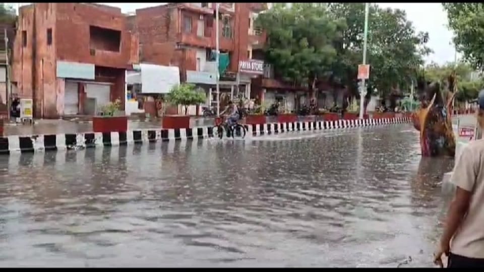 Waterlogging on the roads of Smart City Agra after rain