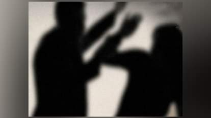 पत्नी की पिटाई की