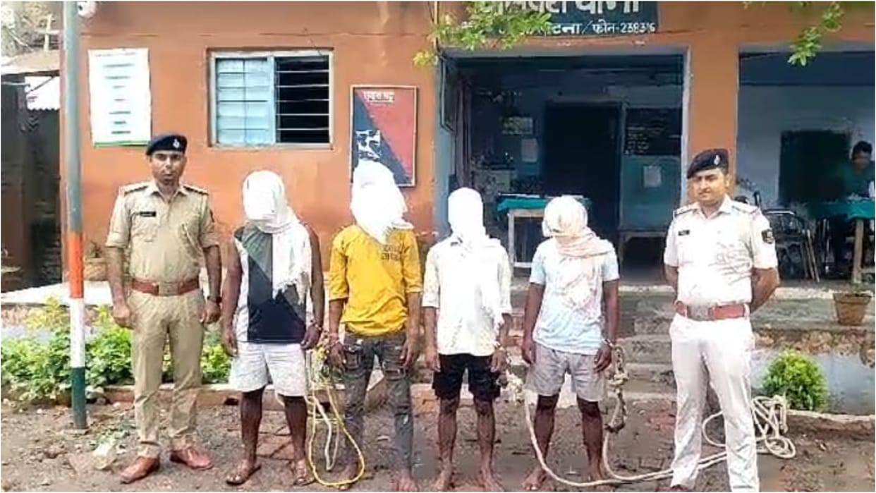 Bihar Police : Attack on the police team in patna, went to arrest the absconding accused of robbery case.