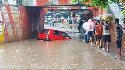 Bihar: Roads of Jehanabad city submerged due to few hours of rain; Two vehicles got stuck, passengers rescued