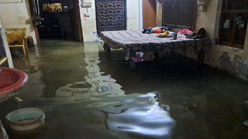 kasganj Heavy Rain Weather Update Roads were flooded water entered houses