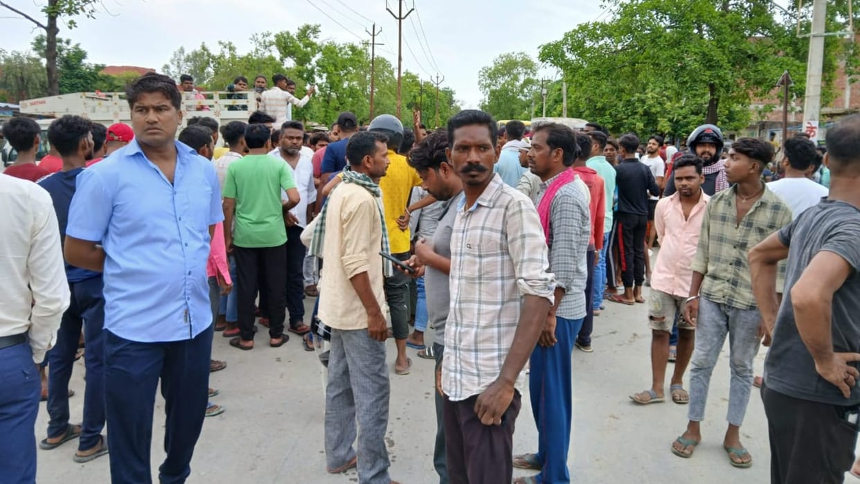 Mother and daughter death case in mau Family members blocked the road on second day