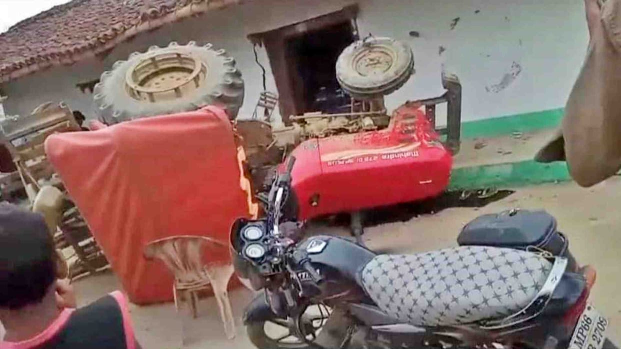 Singrauli News: Farmer dies after being hit by an uncontrolled tractor