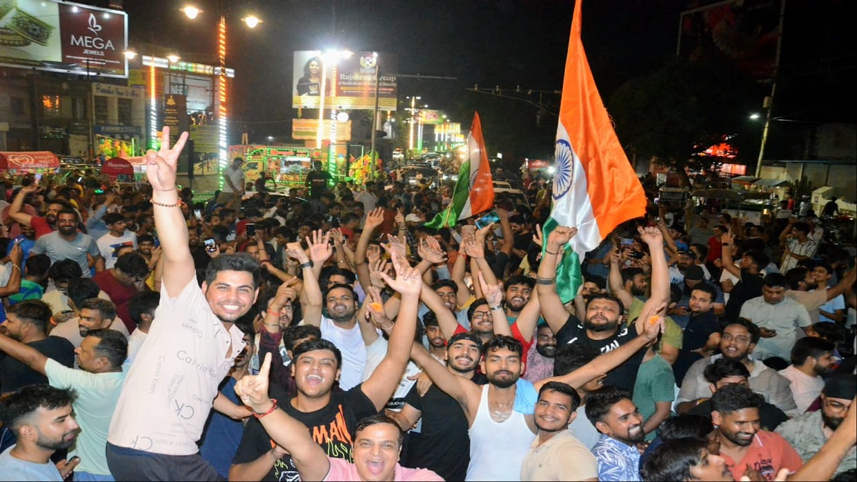 Cricket fans celebrated the victory of Team India in Bareilly-Pilibhit