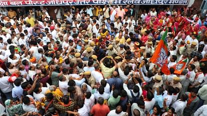 Rajasthan: केंद्रीय मंत्री बनने के बाद पहली बार जोधपुर पहुंचे शेखावत, स्वागत कर समर्थकों ने लगाए जयकारे Minister Shekhawat reached Jodhpur for the first time after becoming a Union Minister