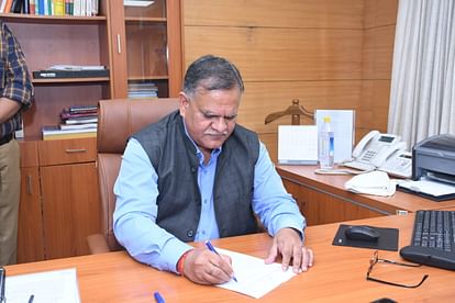 UP: Manoj Kumar Singh becomes the new Chief Secretary of the state, DS Mishra did not get fourth service exte