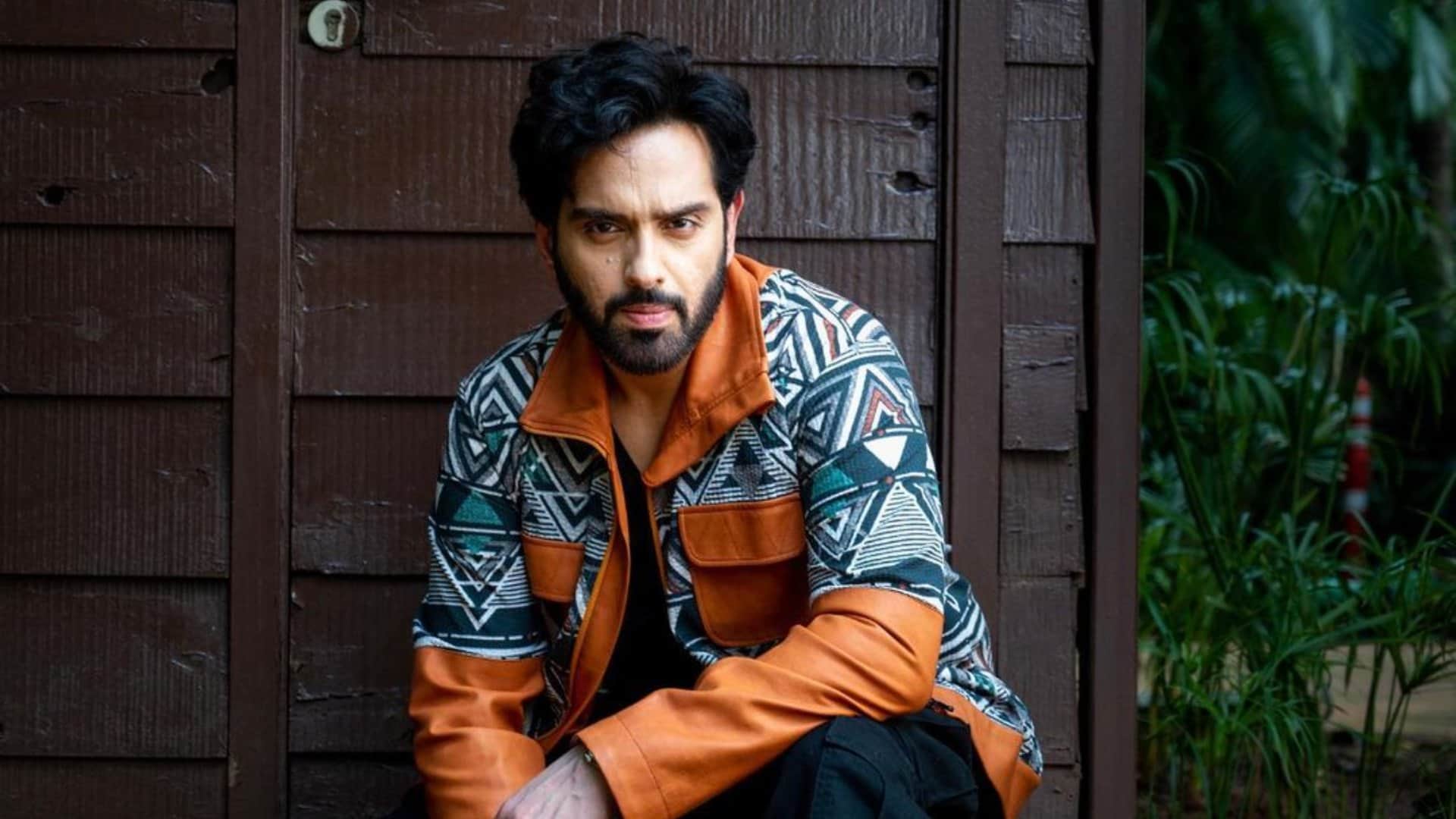 Luv sinha reacted after sonakshi sinha on statement of mukesh khanna against Shatrughna sinha