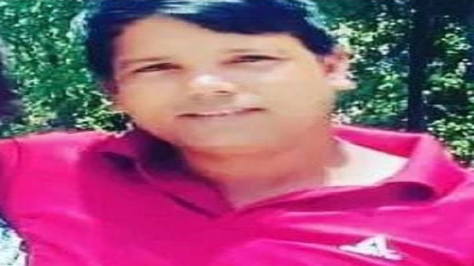 Dead body of youth found hanging from vehicle bageshwar