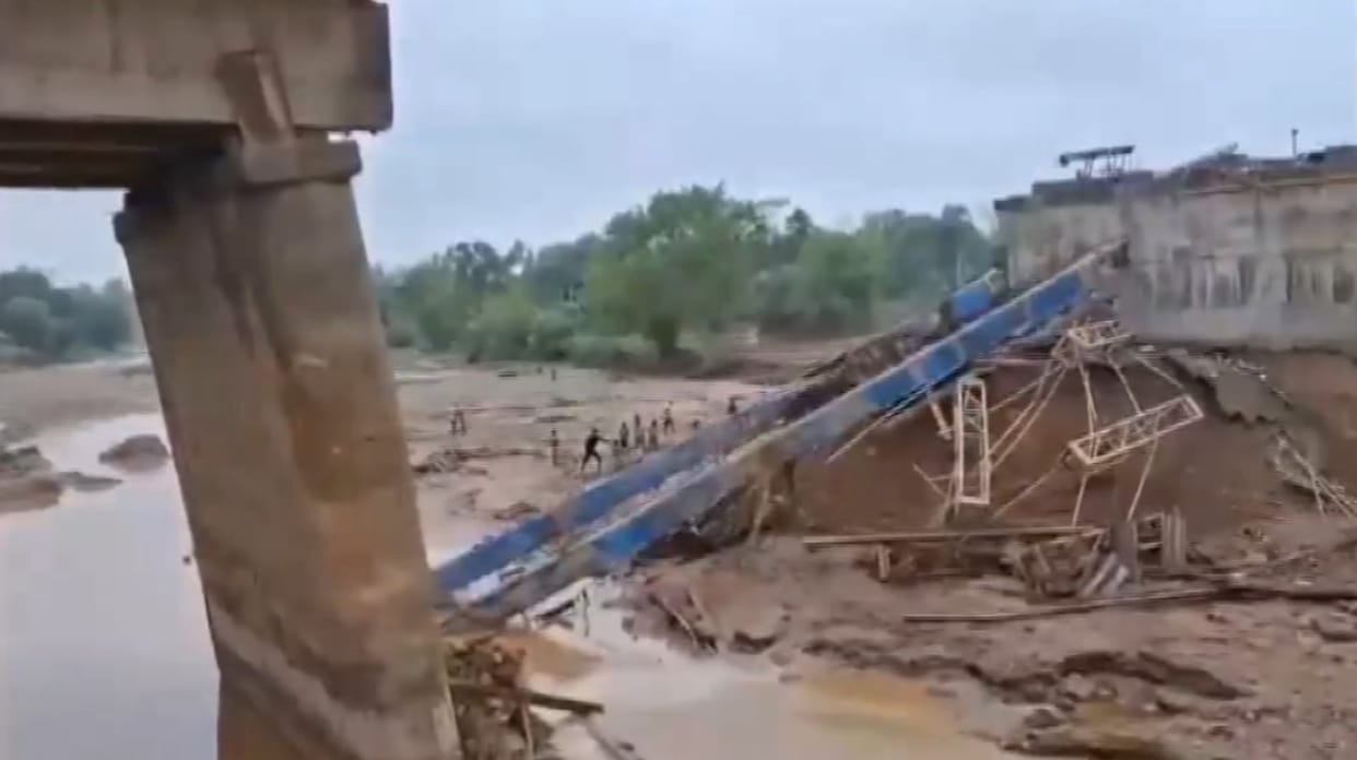 Girder of an under-construction bridge collapses in Jarkhand's Giridih news updates