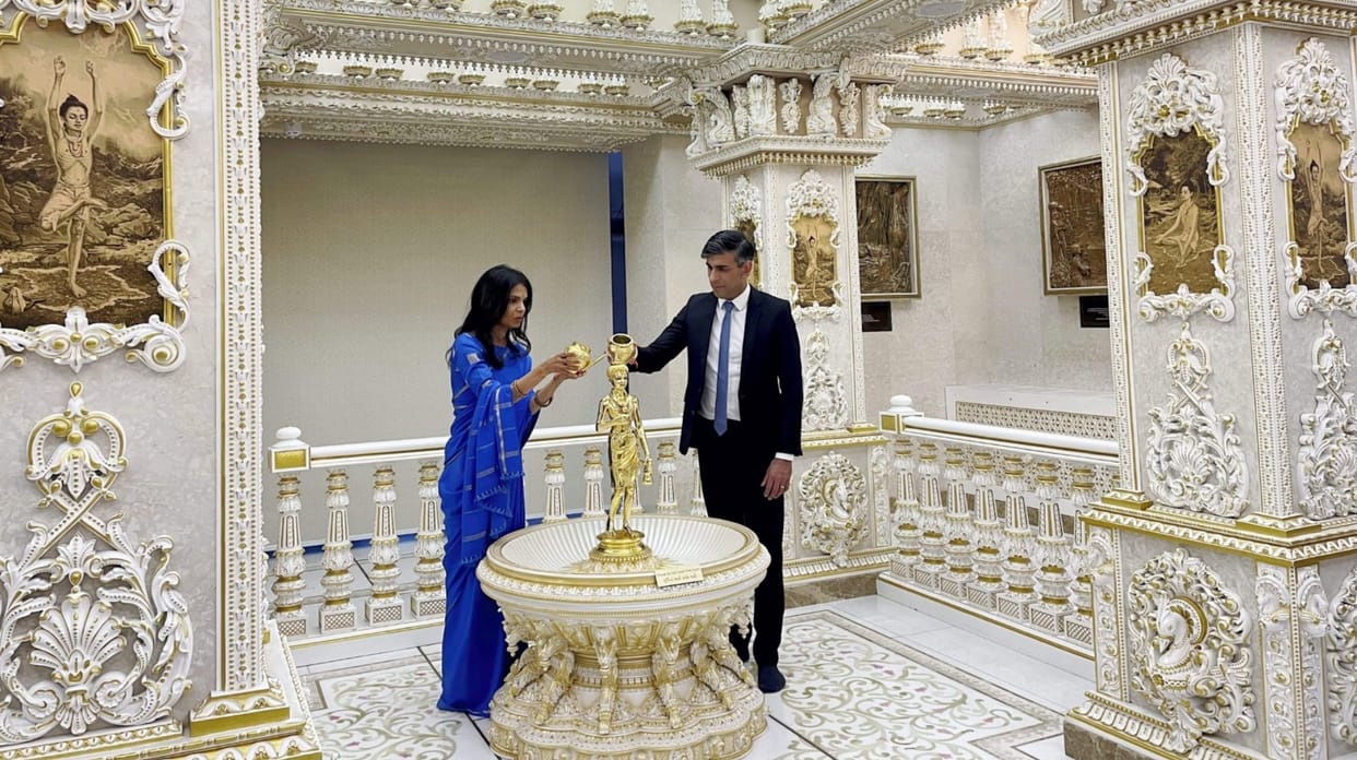 UK PM Sunak seeks blessings at London Neasden Temple on campaign trail