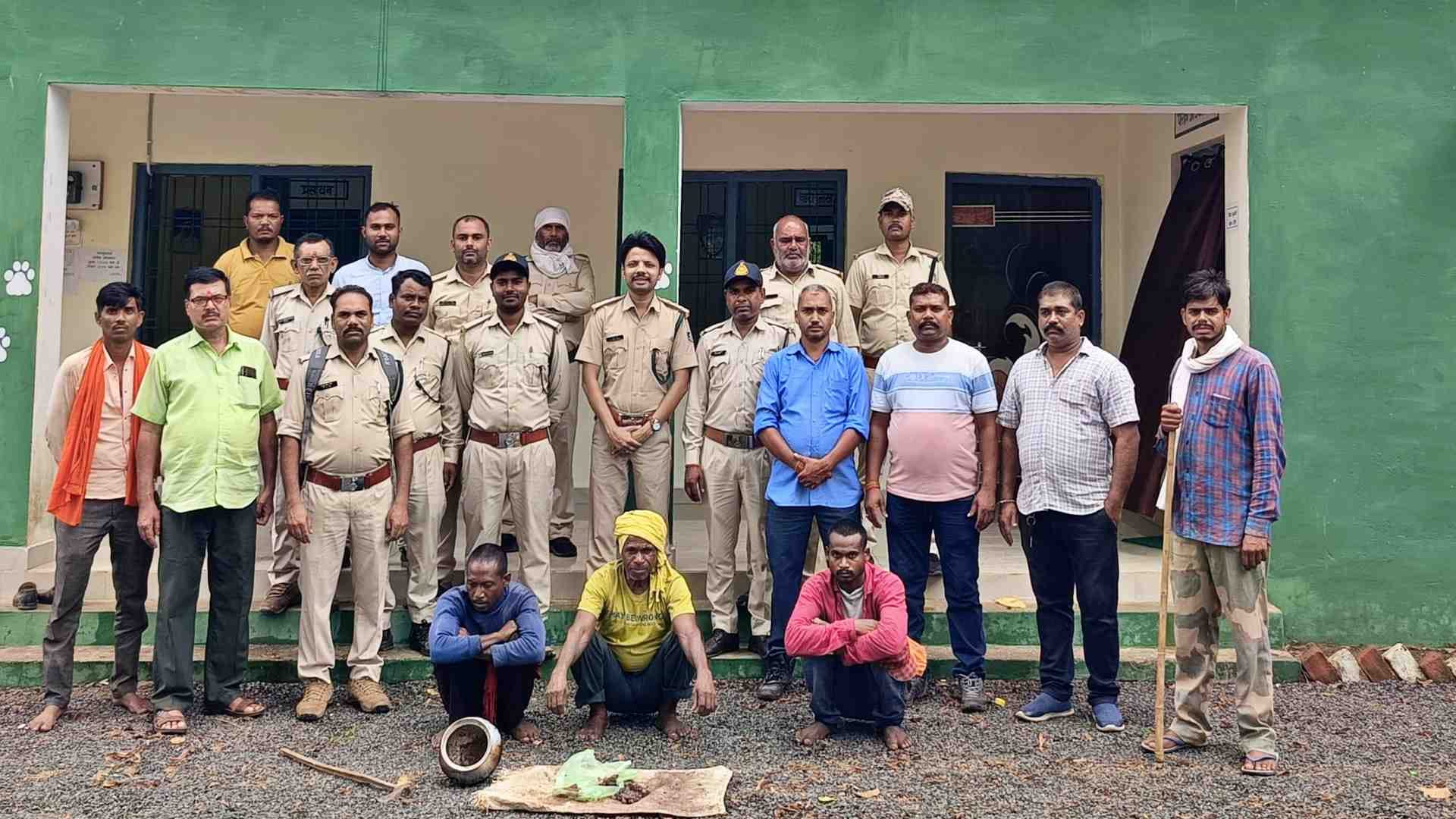 पुलिस की गिरफ्त में आरोपी।