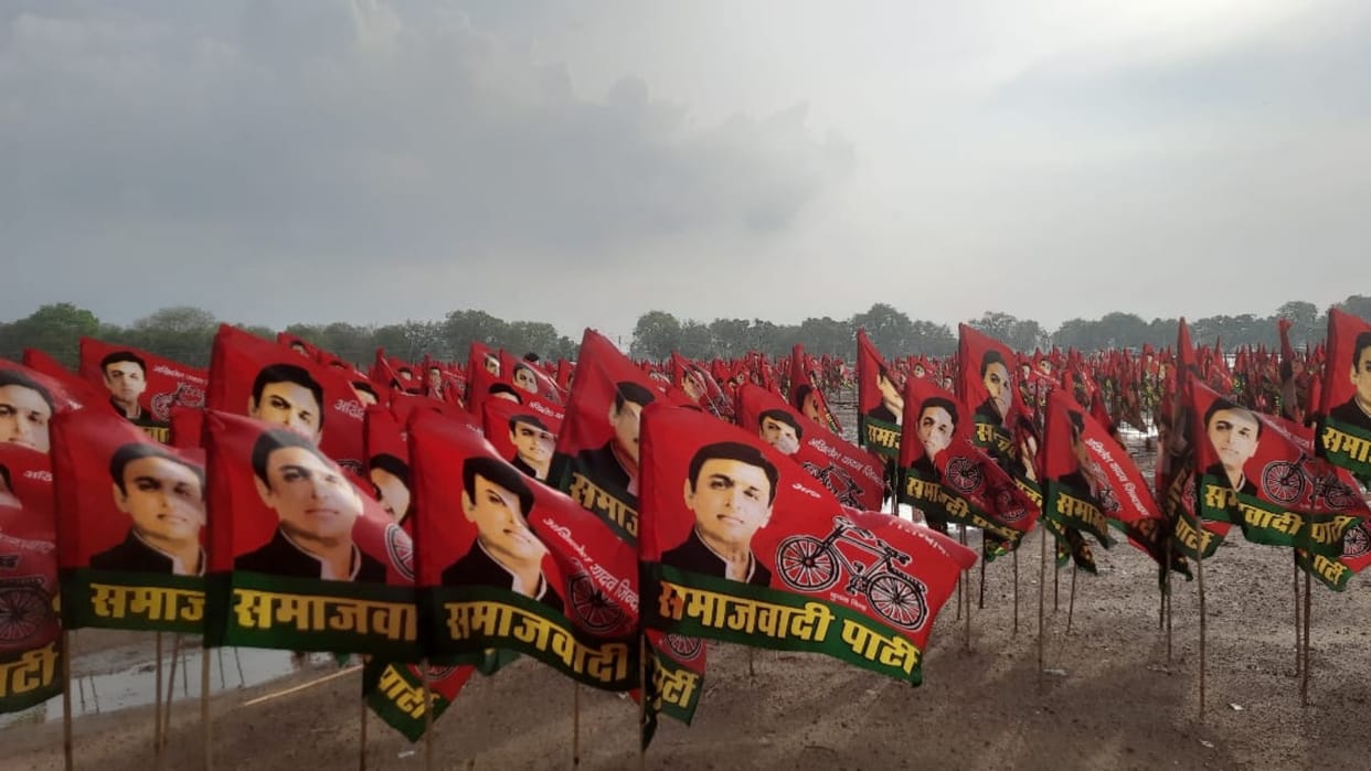 SP chief Akhilesh Yadav's figure will be carved from the SP flag, photo will be taken from a drone, SP busy i