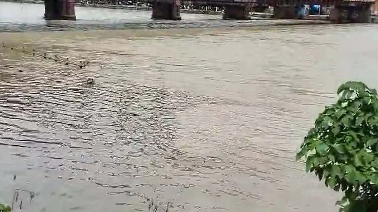 Ganga flooded due to heavy rain in Haridwar, alert in Kanpur