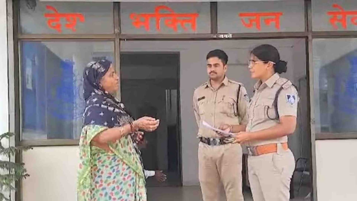 Sagar News: A woman reached the police station with a complaint of water theft in Khurai Awas Colony