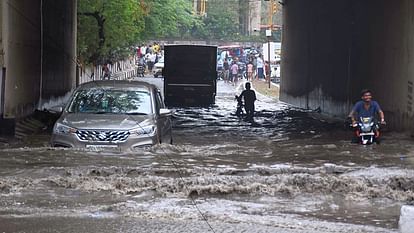 Water logging in Delhi due to rain, roads and houses filled with water