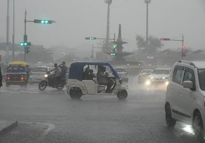 Monsoon in UP: पूरे प्रदेश में पहुंचा मानसून, अगले तीन से चार दिन तक भारी बारिश की चेतावनी Monsoon in UP: Heavy rain in next three to four days in state.