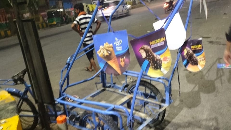 Youth celebrating the victory of the Indian cricket team trampled an ice cream seller