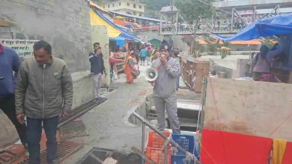Uttarakhand Rainfall Alaknanda reached above danger mark in Badrinath Tapt Kund evacuated