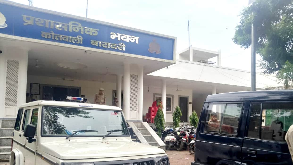 young man was held hostage and beaten over a monetary dispute in Bareilly