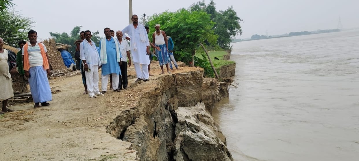 Bihar: Erosion continues in Kosi and Bagmati rivers in Khagaria; upset people; forced to migrate