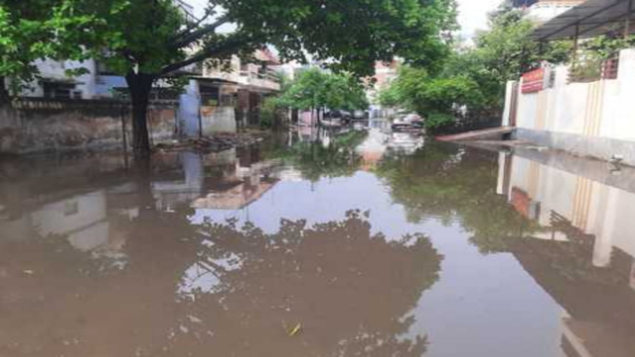 Prayagraj Weather: Monsoon arrived with drizzling rain, temperature dropped rapidly, pleasant weather.