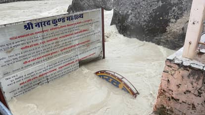 Uttarakhand Rainfall Alaknanda reached above danger mark in Badrinath Tapt Kund evacuated
