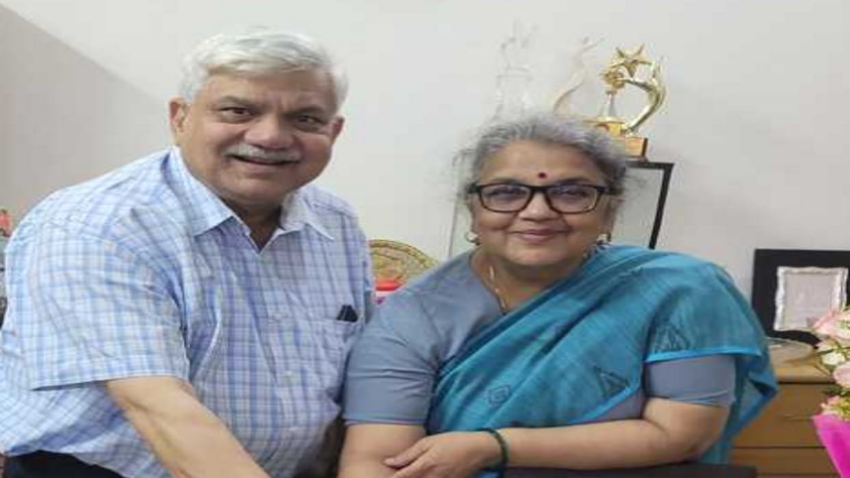 Doctor Day: Doctor couple became an example of service, made hospital better than home