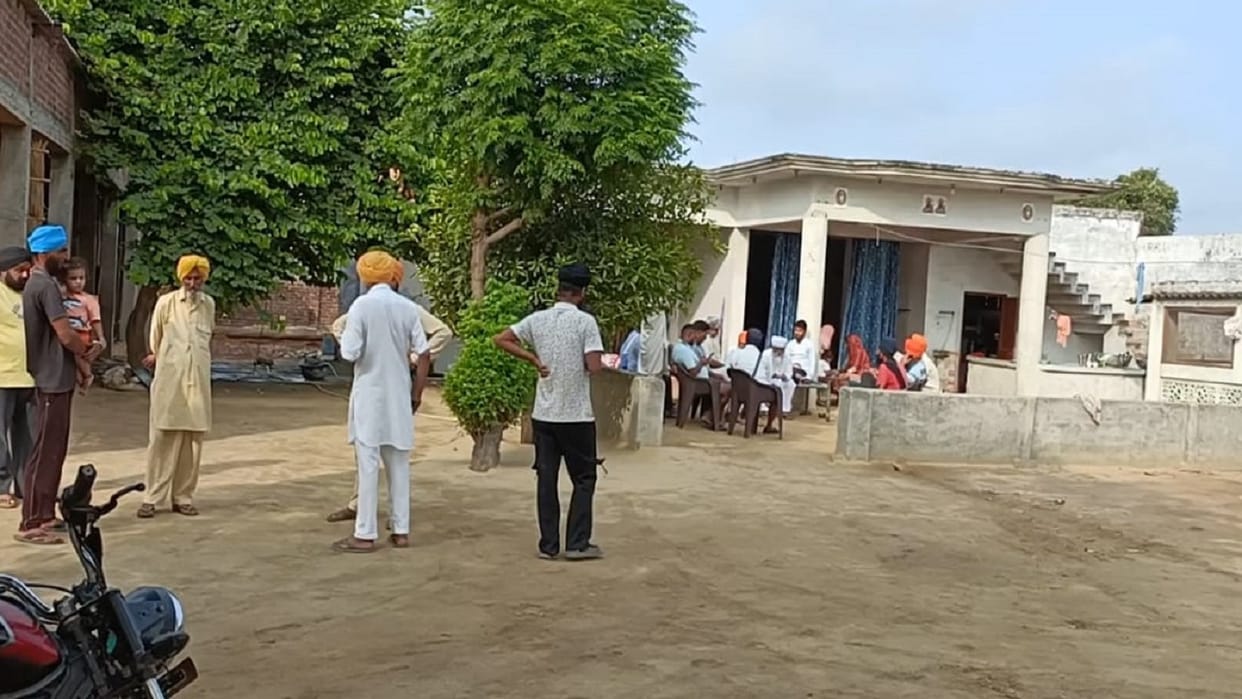 miscreants shot farmer when he resists the robbery in lakhimpur kheri