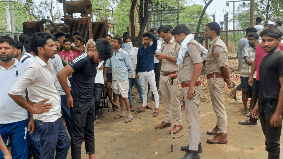 high tension wire broke and fell on seven women working in the fields in Bulandshahr