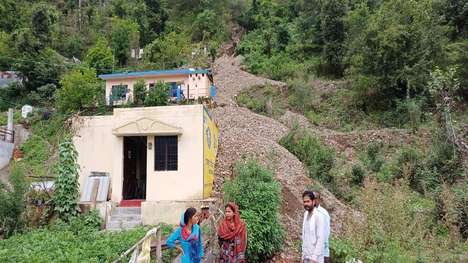 debris of the hill reached the houses, people saved their lives by running away in bhimtal