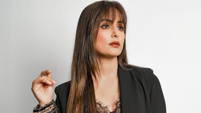 Hina Khan gave a message for people fighting cancer said we may be scarred but we must not be scared