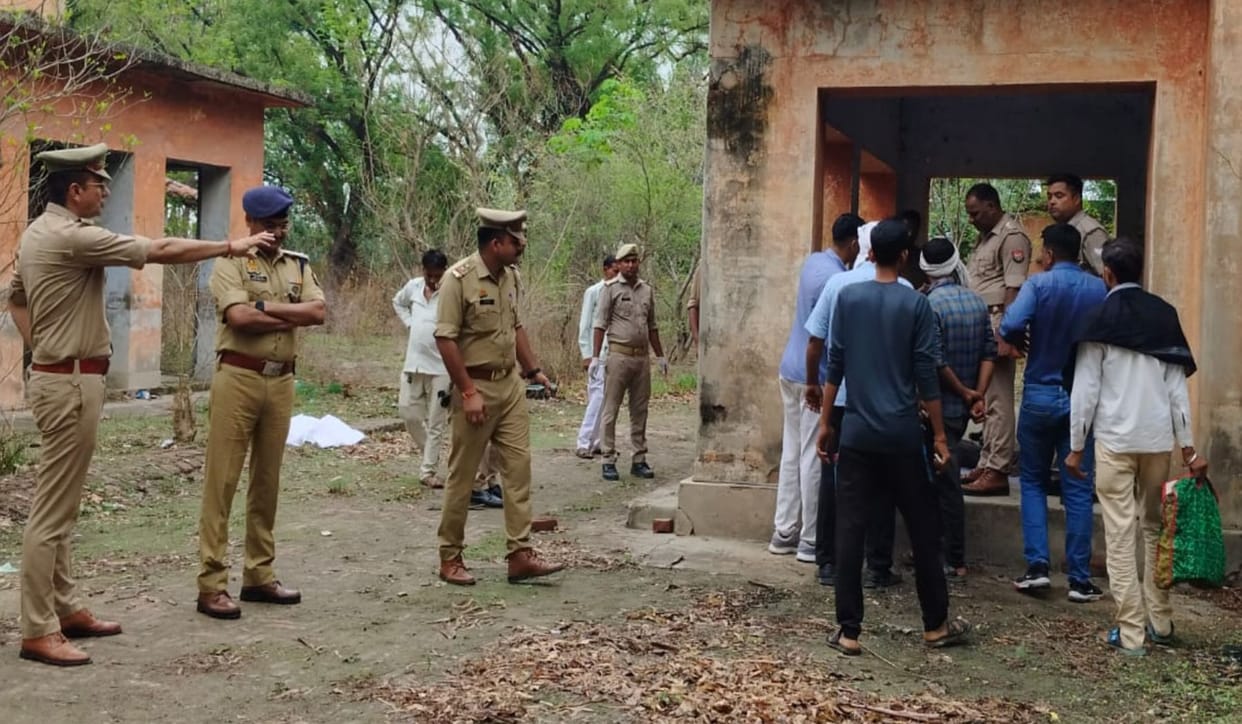 Youth murdered in Firozabad dead body found in such a condition in old office of Irrigation Department