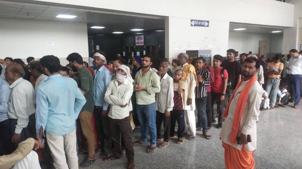 humidity increased After rain in Etah number of patients suffering from fever and stomach problems increased