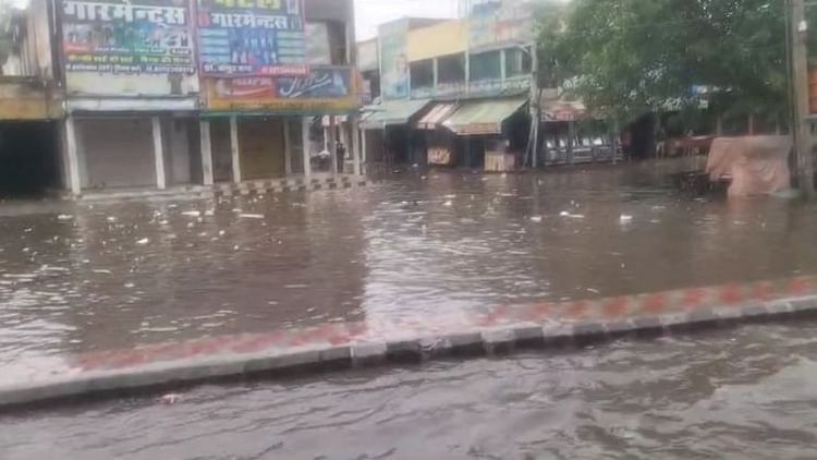 Heavy Rain In Mahendergarh Roads Filled With Water, Shops Closed - Amar ...